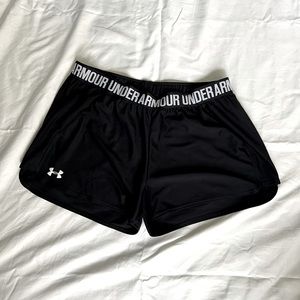 Black Under Armour Shorts w Pockets
